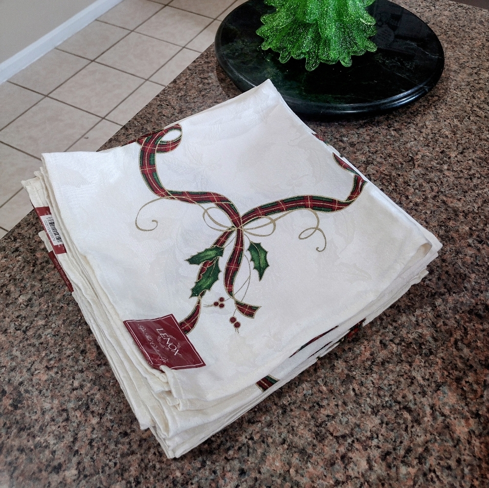 NWT Lenox set  of  4 Holiday Nouveau Napkins